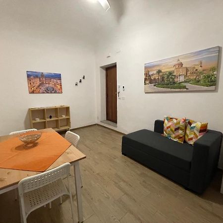 Le Colonne Del Massimo Apartment ปาแลร์โม ภายนอก รูปภาพ